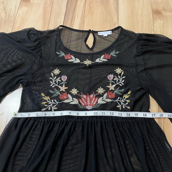 Coco + Jaimeson Black Sheer Boho Tunic Dress Sz M Floral Embroidered Festival - Picture 6 of 7